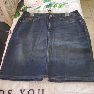 Sonoma womens stretch denim skirt size 10